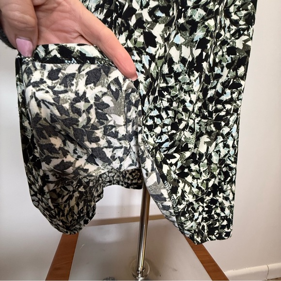 Connected Apparel Fit And Flare V-Neck Midi Length Dress Women’s Size 10 Petite - Picture 7 of 9